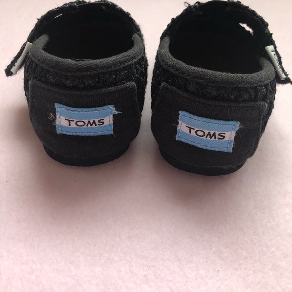 Size 3 TOMS Black Sparkly Velcro Closure Slippers - Picture 1 of 3